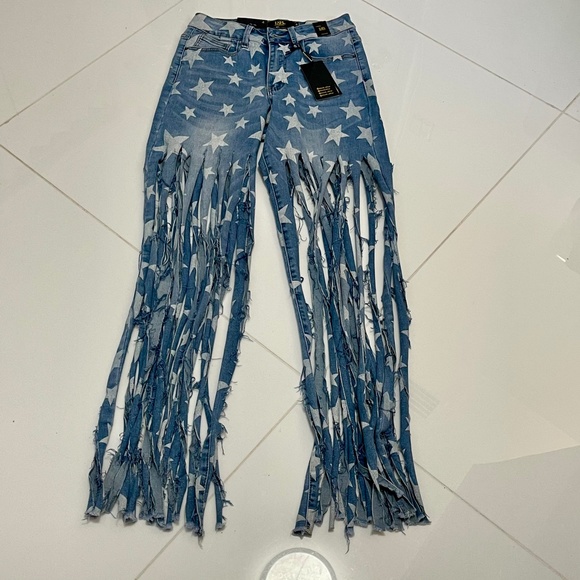 RESTOCKED! L & B Star Print Distressed Jean/Shorts - Picture 3 of 16